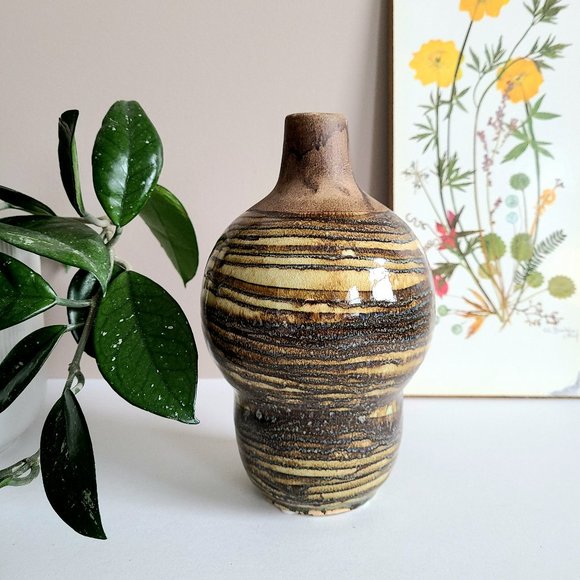 Hand made ceramic vase unusual shape. - Picture 1 of 8